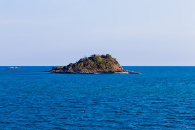 Yalnız ada okyanus manzarası, doğal peyzaj içinde