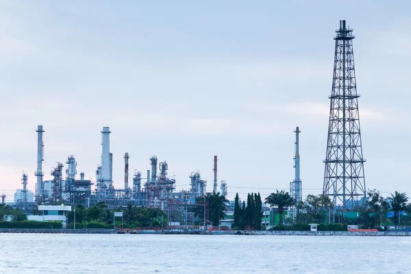 Petrol rafinerisi waterfront