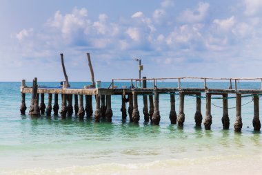 Balıkçılık iskele doğal plaj manzarası, doğal peyzaj manzarası arka plan üzerinde