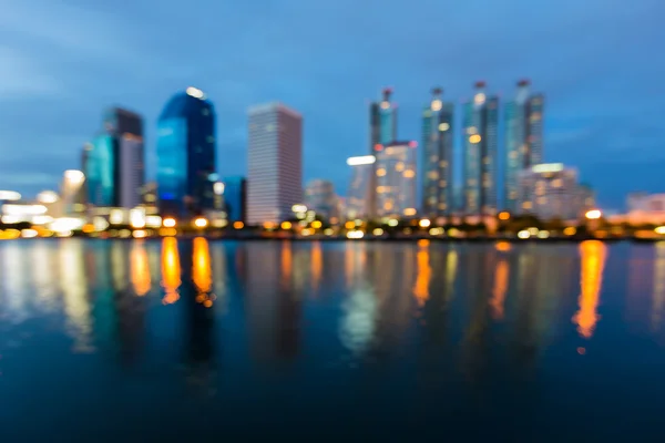 Abstrakte verschwommene Bokeh-Lichter, Bürogebäude Waterfront — Stockfoto