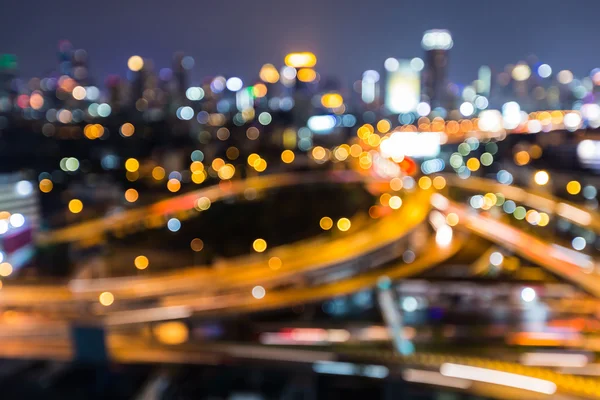 Verschwommene Bokeh-Lichter, Kreuzung Autobahn und Innenstadt — Stockfoto