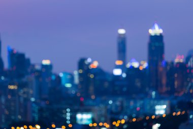 Şehir merkezindeki arka bina soyut bokeh ışıklar şehir