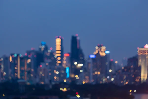 Lumières floues vue de nuit, centre d'affaires de la ville, fond abstrait — Photo