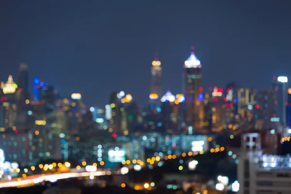 Luces borrosas bokeh vista nocturna, centro de negocios de la ciudad — Foto de Stock