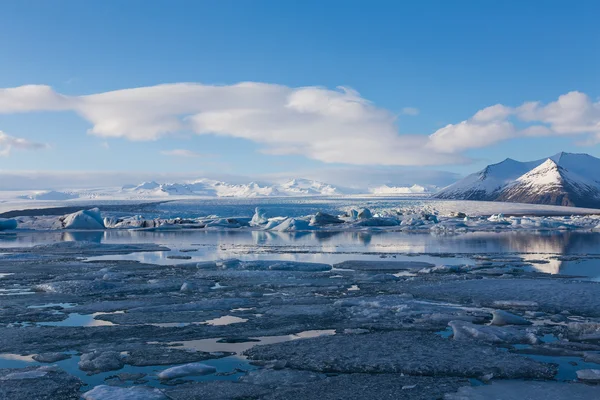 冰岛Jokulsarlon冰川湖的冰山 — 图库照片