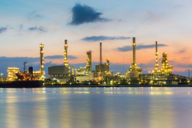 Rafineri ışıklar ön Nehri 