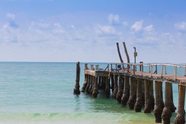 Ahşap yol lider için sahil yürüyüş