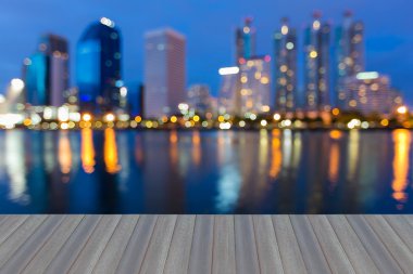 Soyut bulanık bokeh ışıklar, ofis binası ve yansıma genel Park