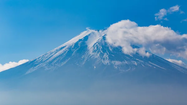 Fuji zamontować Zamknij się z rozmycie niebo — Zdjęcie stockowe