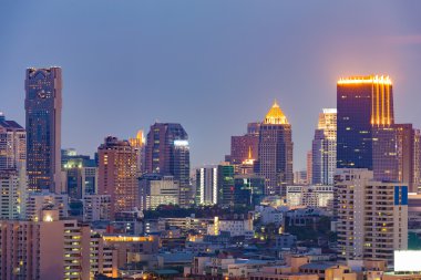 Alacakaranlık, merkezi iş alanı ofis binası 