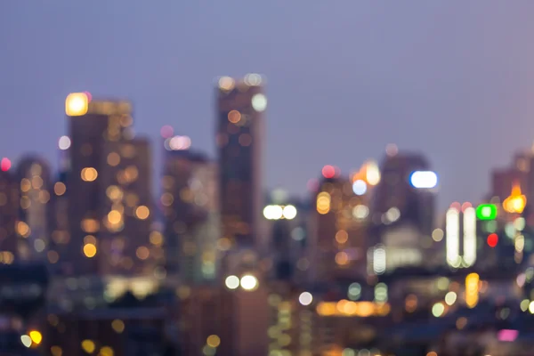 Lumière floue vue de nuit sur la ville — Photo