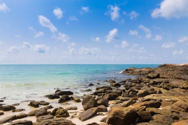 Rock plaj sahil üzerinde