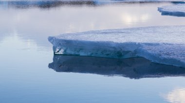 Buz kırma göle yakın çekim