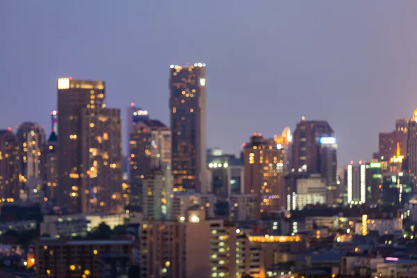 Vista nocturna de luces borrosas, fondo del centro de la ciudad — Foto de Stock