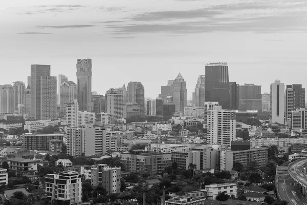 Torre del edificio de oficinas de la ciudad, fondo de paisaje urbano —  Fotos de Stock