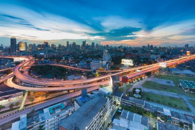 Şehir otoyol kavşağı uzun pozlama
