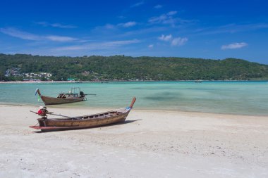 Sahilde Long tail tekne 