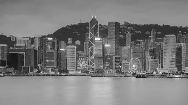 ビクトリア湾の夜香港市街のスカイライン — ストック写真