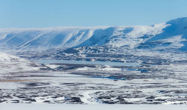 アイスランドの山の自然の冬の風景 — ストック写真