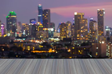 Açılış ahşap zemin, bulanık bokeh ışıklar gece görünümü