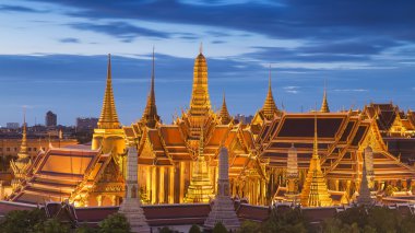 Tayland Grand Palace alacakaranlık gökyüzü arka plan ile