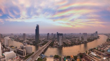 Havadan görünümü, kavisli panorama Bangkok Nehri 