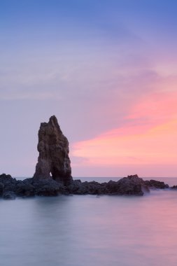 Sahil sahil boyunca devam et