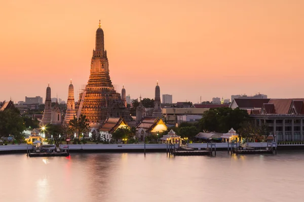 Arun tapınak Nehri ön Bangkok Simgesel Yapı günbatımı sesi — Stok fotoğraf