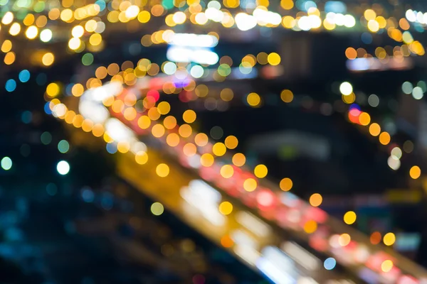 Размытые боке огни городской дороги ночного видения, абстрактный фон — стоковое фото