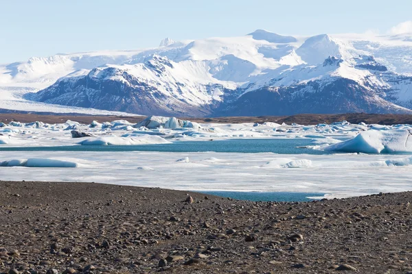 Natuurlijke landschap van IJsland in de winterseizoen — Stockfoto