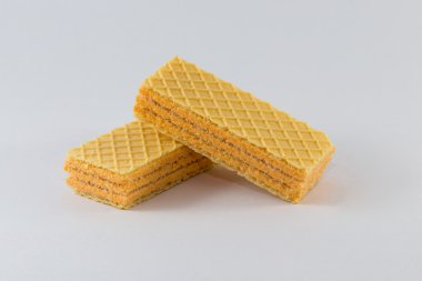 Beyaz bir arka plan üzerinde iki gözleme