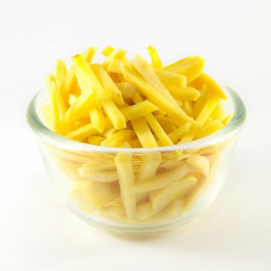 Kesme zencefil üzerinde cam kase