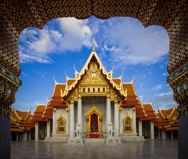 Marmeren tempel in Bangkok (Wat Benchamabophit) — Stockfoto