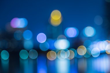 Cityscape nehir görünümü zamanla twilight, bulanık fotoğraf bokeh