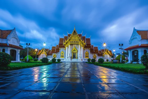 Crepúsculo no templo de mármore — Fotografia de Stock