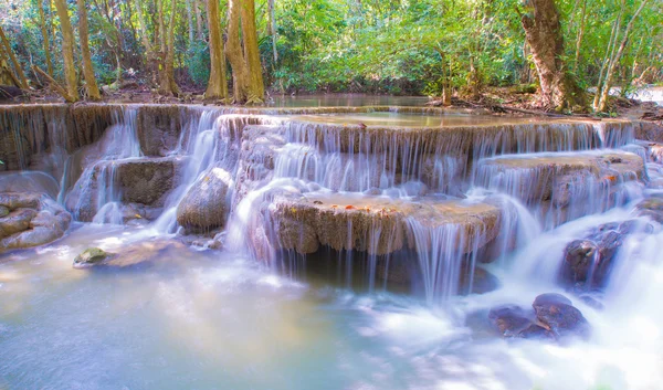 Cachoeira Tailândia em Kanjanaburi (Huay Mae Kamin ) — Fotografia de Stock