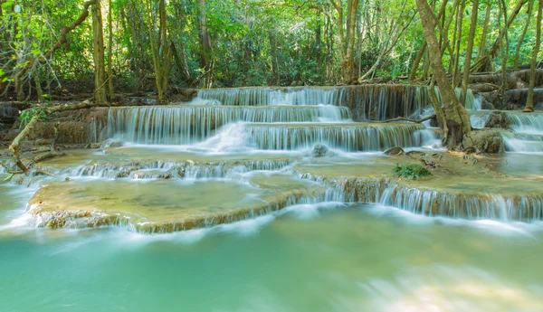 Cascade dans le parc national Kanchanaburi, Thaïlande — Photo