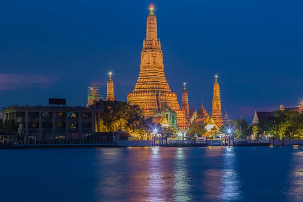Vue du crépuscule du temple Wat Arun — Photo