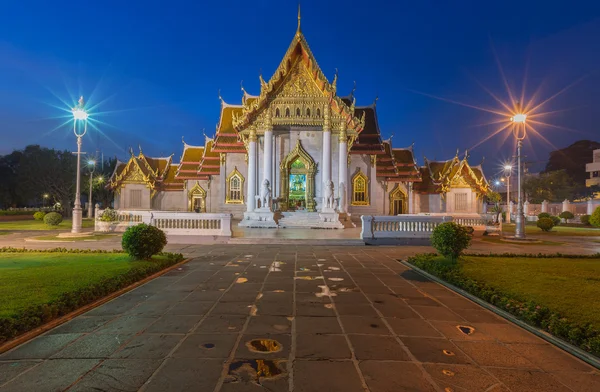 Schöner thailändischer Tempel wat benjamaborphit (Marmortempel) — Stockfoto