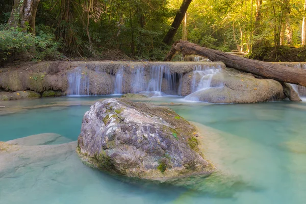 Water fall in spring season located in deep rain forest jungle national park — Stock Photo, Image