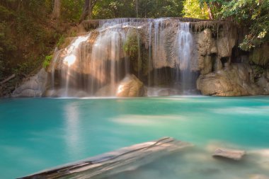 Erawan su Güz Tayland Ulusal parkta bulun
