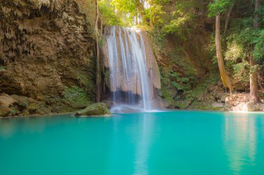 Şelale Tayland derin orman Milli Parkı içinde