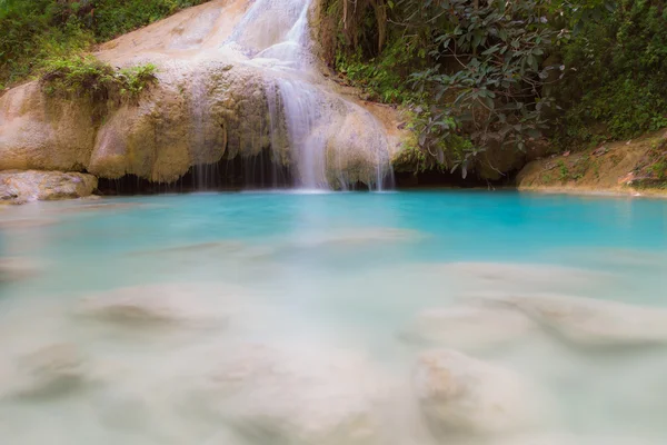Blue stream waterfall with small lake locate in national park — Stock Photo, Image