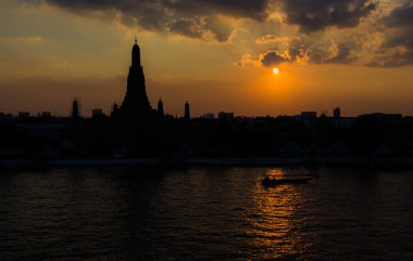 Arun Tapınağı Dawn, tarihi dönüm noktası silüeti