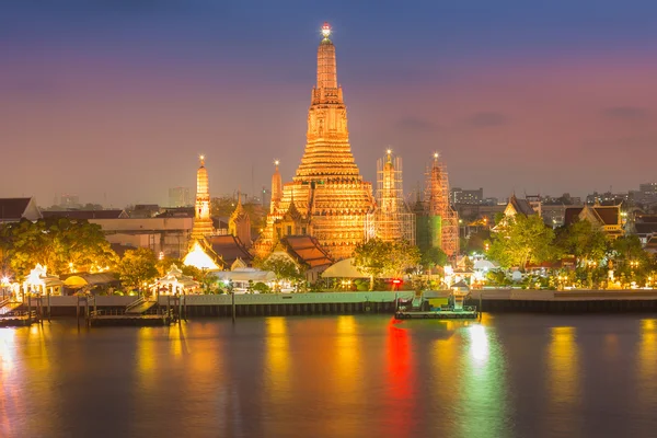 Gün batımından sonra Wat Arun Tapınağı'nda — Stok fotoğraf