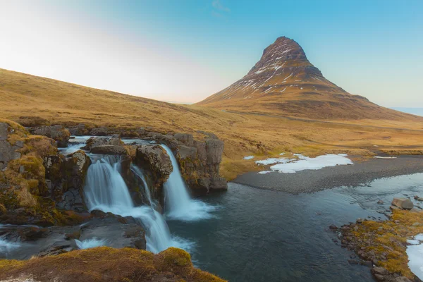 Schoonheid van de Kirkjufell berg IJsland — Stockfoto