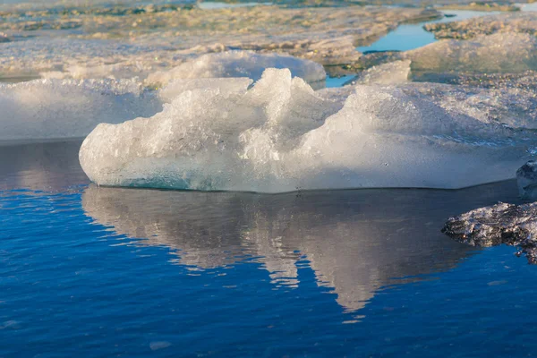 Góry lodowe w lagunie lodowcowej Jokulsarlon, Islandia — Zdjęcie stockowe