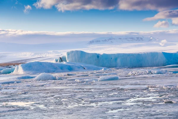 Niebieski lód jeziora, Islandia laguny Jokulsarlon lodowiec — Zdjęcie stockowe