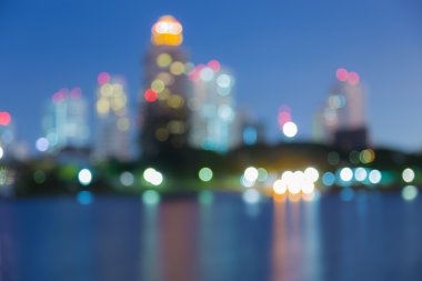 Soyut bulanık bokeh su açık cityscape görünümü
