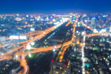 Geceleri dışarı şehir odaklı, hızlı yolu kapalı